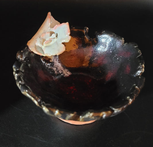 Vide-Poche Volcano - Détail de l'intérieur bordeaux noir du vide-poche artisanal