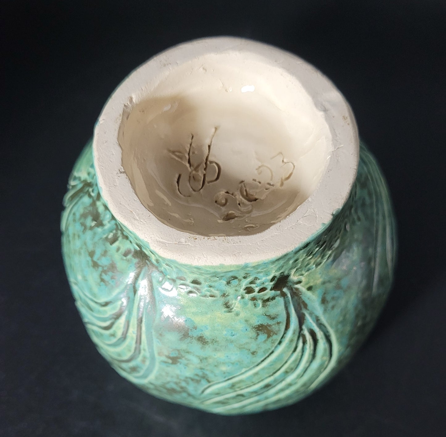 Vase Vert Antique - Vue de dessous du vase vert antique pour petits bouquets