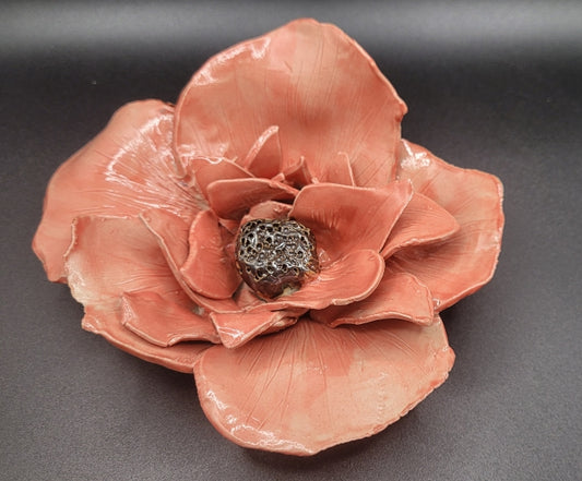 Imagination Florale - Centre de table en grès émaillé vue de dessus sur fond noir