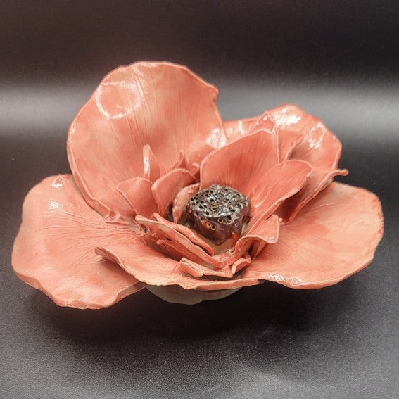 Imagination Florale - Vue latérale du centre de table en grès émaillé artisanal