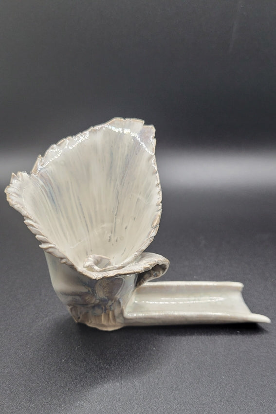 Porte-Nom Floral - Autre exemple de porte-nom en céramique façonné à la main