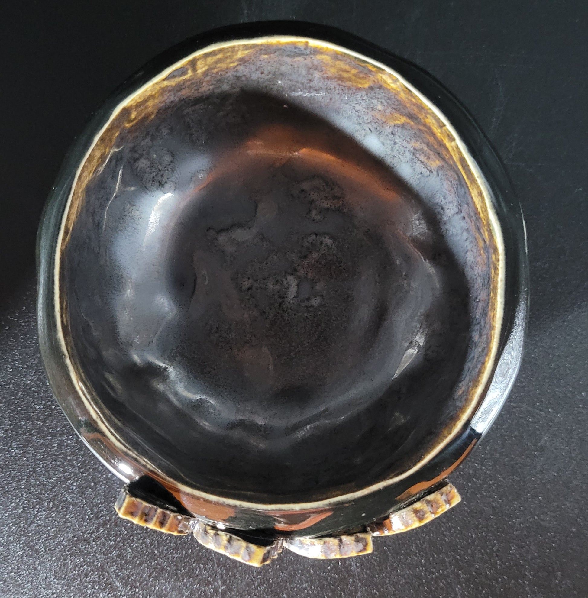 Pot Décoratif - Vue de dessus de la pièce en grès façonnée à la main