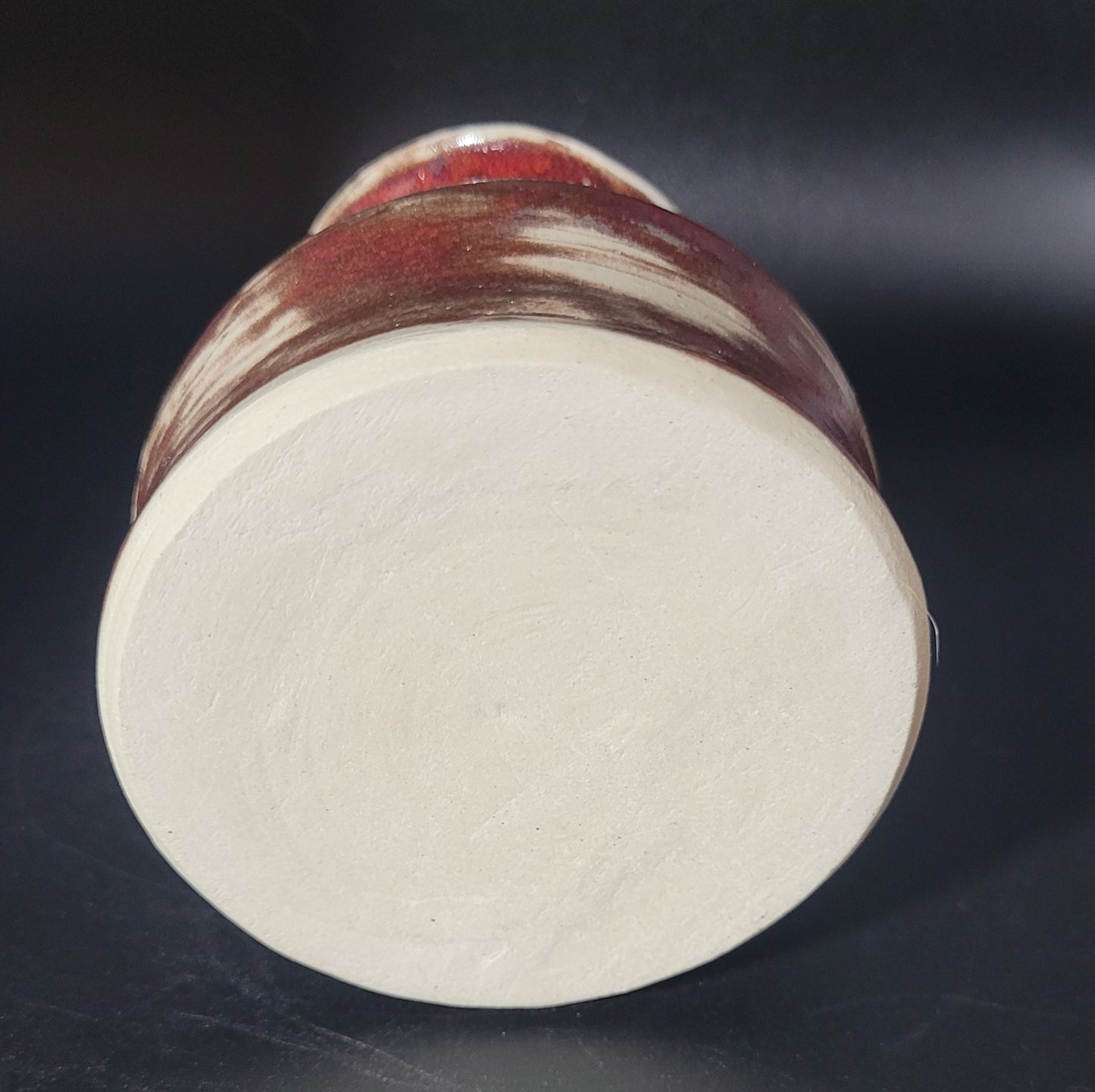 Pot à Lait - Vue dessous du pot en grès émaillé