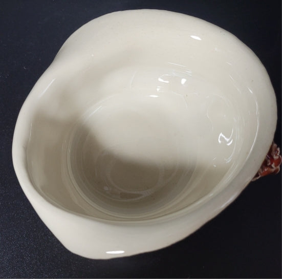 Intérieur du pot en grès émaillé blanc crème brillant, finition artisanale.