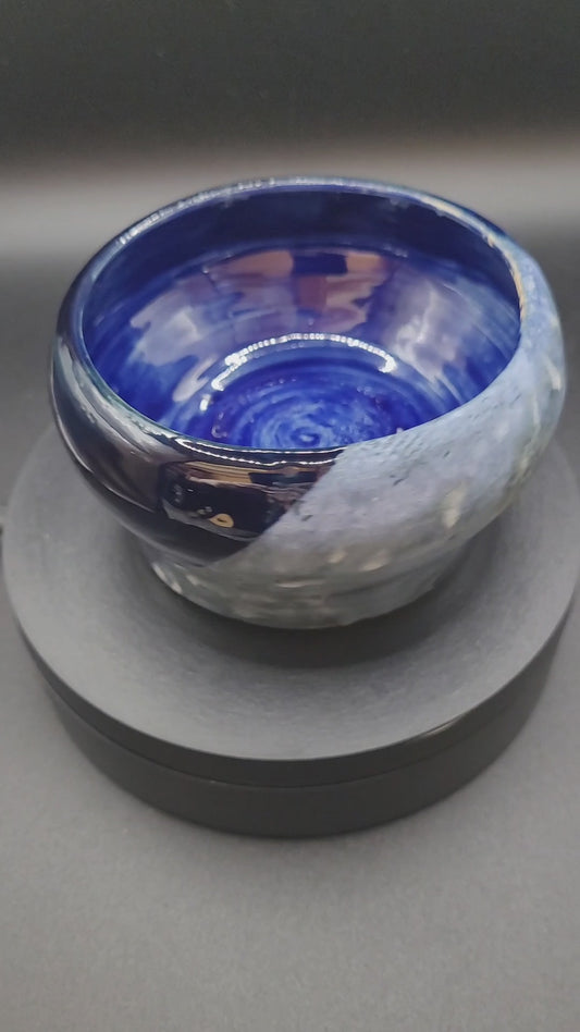 Vidéo d'un pot bleu décoratif